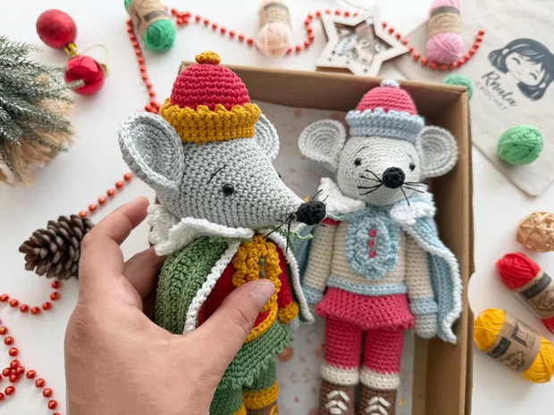 Crochet Christmas Mouse King
