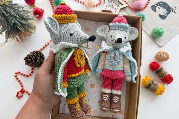 Crochet Christmas Mouse King