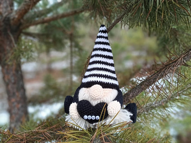 Valentine Gnome with heart crochet pattern