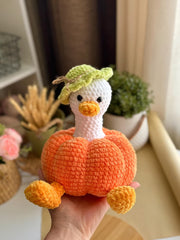 Crochet pattern Goose in a Pumpkin.