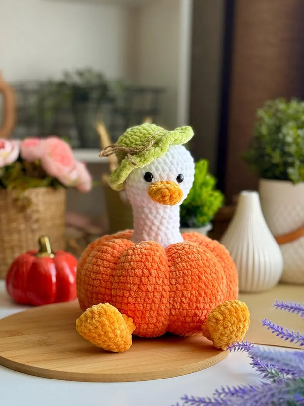 Crochet pattern Goose in a Pumpkin.