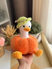 Crochet pattern Goose in a Pumpkin.