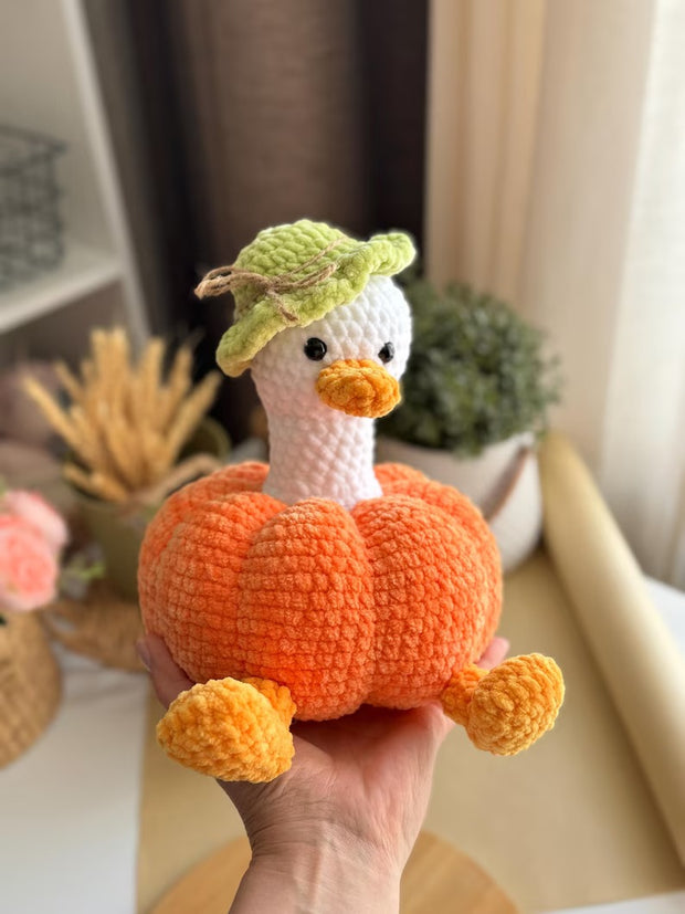 Crochet pattern Goose in a Pumpkin.