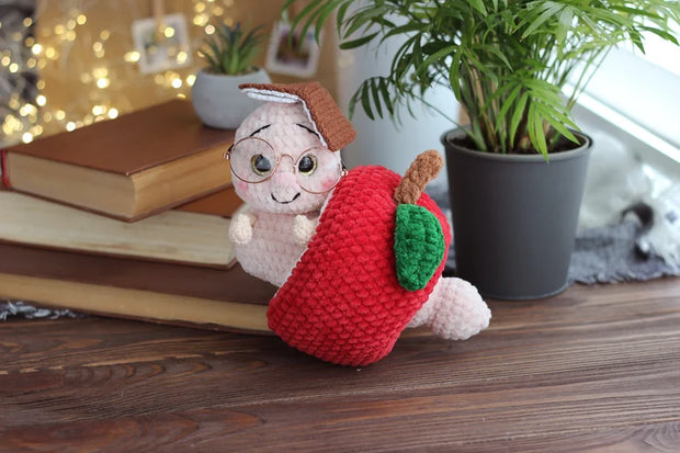 Book worm crochet pattern. Apple worm